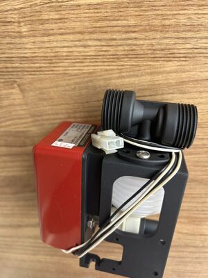 Noritsu / Fuji / Konica / Agfa / Kreonite Minilab Iwaki Bellows Pump تستخدم KBR-3XAU1M المستخدمة 133C966880A 133C966880 المزود