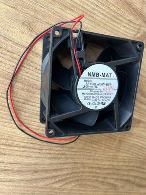 3615KL‐05W‐B59 NMB مروحة تبريد ثلاثية الأسلاك 92×92×38mm DC24V 0.24A قطع غيار بديلة لجهاز معالج المختبر الصورية Konica Digital Minilab المزود