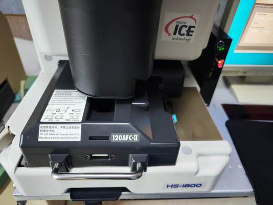 Noritsu HS1800 ماسح للفيلم المستقل مع حاملات 120AFC-II و 135AFC-II للفيلم ومراقب EZ المزود